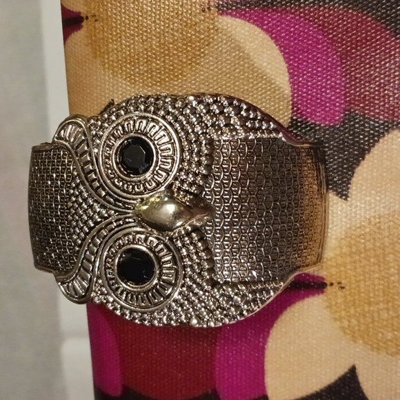 Silver Tone Metal Owl Cuff Bracelet With Black Rhinestones - Picture 4 of 8